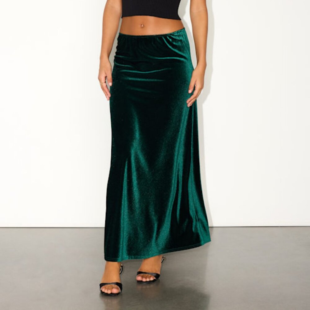 Lulus Aviona Emerald Velvet Mid-rise Maxi Skirt Green - Size M